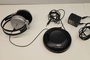 lot 296 image: Vintage RCA 900MHz Wireless Headphones WHP160T