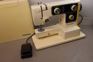 lot 303 image: Vintage New Home Model 920 Portable Sewing Machine in Case