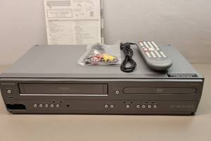lot 362 image: Magnavox 4 Head DVDCD Player VHS HQ wVideo Cassette Recorder MWD2206A