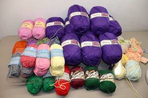 lot 314 image: Bulk Yarn Various Brands