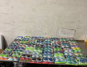 lot 209 image: LOT OF Speedo Comfortable Fitting Swimming Goggles