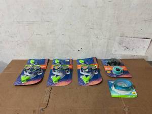 lot 214 image: LOT OF 5 Speedo Swim ware Accessories