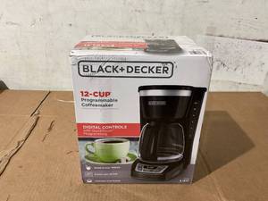 lot 224 image: BLACKDECKER 12-Cup Digital Coffee Maker, Programmable
