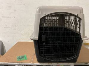 lot 248 image: Vibrant Life Pet Kennel Large 40 Dog Crate, Plastic Travel Pet Carrier for Pets 70-90 lb, Grey