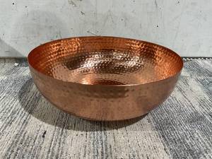 lot 155 image: Creative Co-Op Round Hammered Metal Bowl, Copper Finish