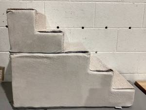 lot 404 image: EASYSOAR 5-Step Dog Stairs