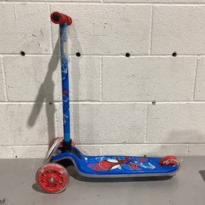 lot 408 image: Huffy Marvel Spidey & His Amazing Friends Toddler Scooter, Ages 3, Lights