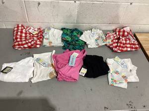 lot 422 image: LOT OF 10 Girls Clothing, Size XS (45)