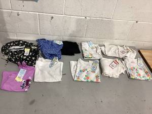 lot 424 image: LOT OF 10 Girls Clothing, Size XS (45)
