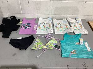 lot 425 image: LOT OF 8 Girls Clothing, Size XS (45)