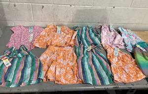 lot 431 image: LOT OF 10 Girls Clothing, Size 2T
