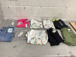 lot 440 image: LOT OF 10 Girls Clothing, Size L (1012)