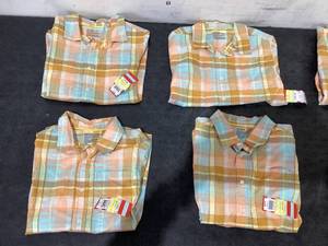 lot 519 image: LOT OF 6 Boyss Clothing, Size L (1012)