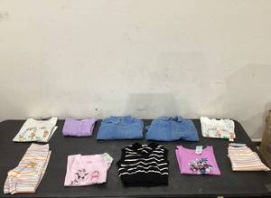 lot 534 image: LOT OF 10 Baby Girlss Clothing, Size M (8)