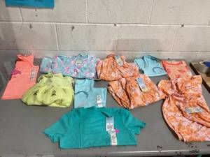 lot 459 image: LOT OF 10 Girls Clothing, Size 5T