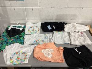 lot 462 image: LOT OF 10 Girls Clothing, Size S (67)