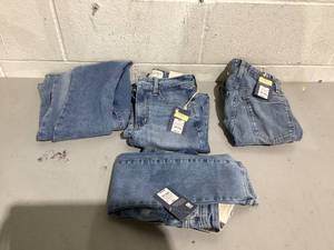 lot 482 image: LOT OF 4 Girls Jeans, Size 00 R