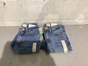 lot 483 image: LOT OF 2 Girls Jeans, Size 00