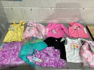 lot 499 image: LOT OF 10 Girls Clothing, Size 18 months