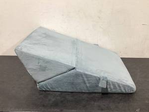 lot 572 image: Bed Wedge Pillow for Sleeping