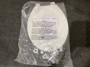 lot 552 image: American Standard MightyTuff Plastic White Round Soft Close Toilet Seat