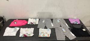 lot 563 image: LOT OF 10 Girls Clothing, Size M (8)