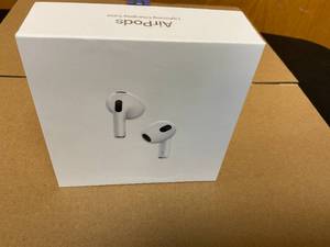 lot 32 image: Apple - AirPods (3rd generation) with Lightning Charging Case - White