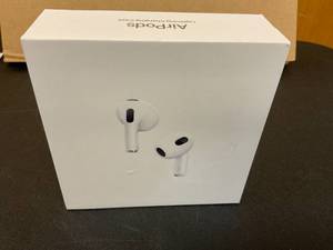 lot 35 image: Apple - AirPods (3rd generation) with Lightning Charging Case - White