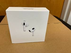 lot 37 image: Apple - AirPods (3rd generation) with Lightning Charging Case - White