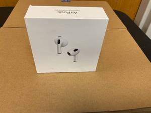lot 41 image: Apple - AirPods (3rd generation) with Lightning Charging Case - White