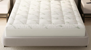 lot 406 image: Viscose Made from Bamboo Full Mattress Topper-Green