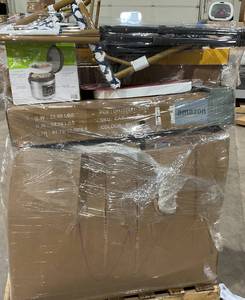 lot 903 image: Wholesale Pallet of Assorted Miscellaneous Items