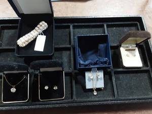 lot 32 image: 5-Boxed Items