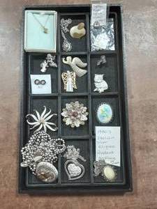 lot 35 image: Vintage Jewelry, Brooches (Some .925)