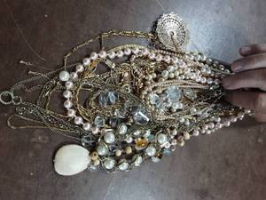 lot 23 image: Lot Of 20 Necklaces & Chains