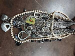 lot 24 image: Lot Of 20 Necklaces & Chains