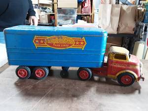 lot 38 image: 2-Piece Wyndotte Toys Truck & Trailer (24)