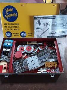 lot 39 image: Vintage Gilbert Erector Rocket Launcher Set
