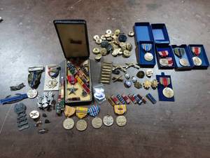 lot 58 image: Large Lot Of USA Military Medals, Pins, Buttons & Badges