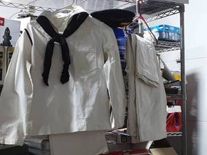 lot 59 image: Vintage Navy Uniform & 4-Hats