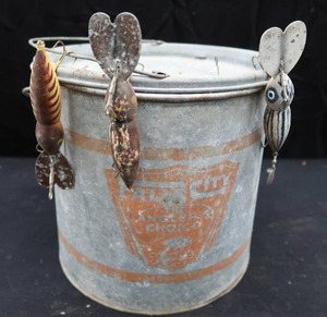 VINTAGE FALLS CITY MINNOW BUCKET  VINTAGE BAIT