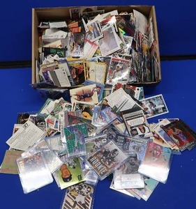 COLLECTIBLE CARDS