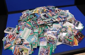 LARGE LOT OF MISC COLLECTIBLE CARDS
