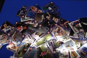 COLLECTIBLE CARDS