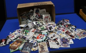 COLLECTIBLE CARDS