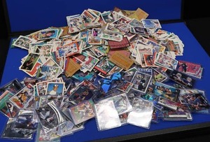 COLLECTIBLE CARDS