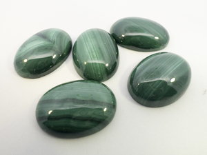 5 MALACHITE - 28.47 cttw. Oval cabochon cut
