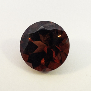 GARNET - 1.61ct. Round brilliant cut & Checkered Round Cut
