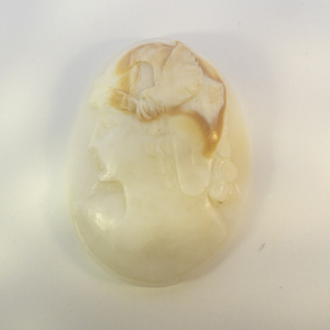 SHELL CAMEO - 46.36ct. Oval cut