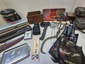 lot 40 image: Lot of Hunting Items